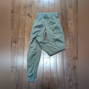 Lululemon size 0 studio jogger